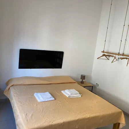 לינה וארוחת בוקר Federico's *